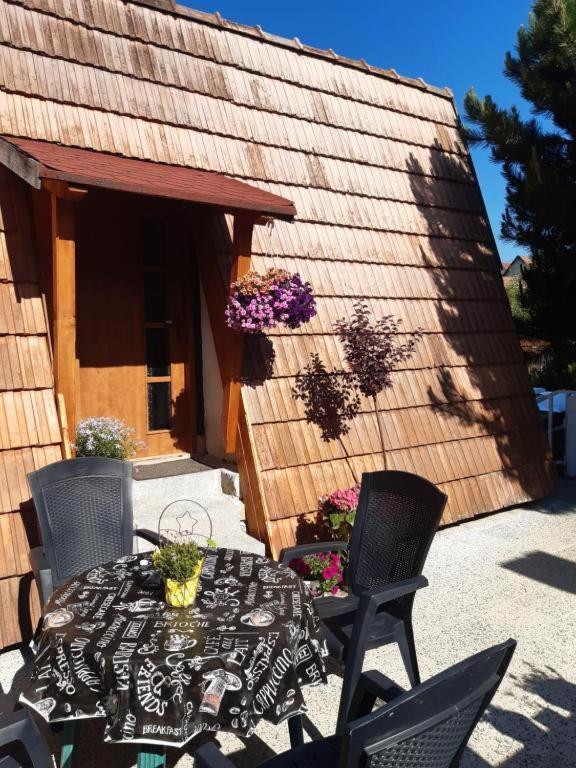 Apartment Romanticka Chalupa Štrba Exteriör bild